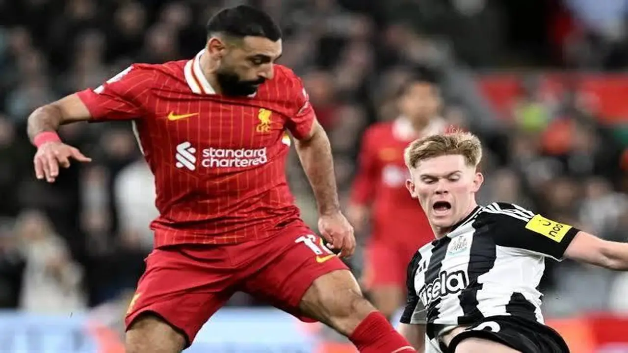 قمة الدوري الإنجليزي.. القنوات الناقلة لمباراة ليفربول ونيوكاسل ضمن منافسات الجولة الحالية